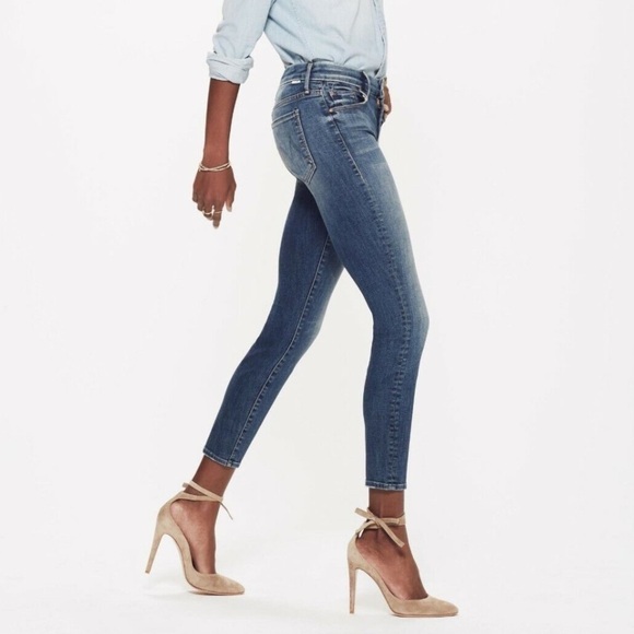MOTHER The Looker Crop Skinny Jeans in Come Sundown Wash Size 30 - Picture 5 of 10